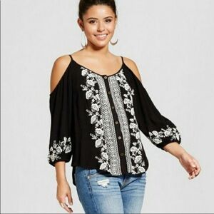 Xhilaration Embroidered Cold Shoulder Top Size Small